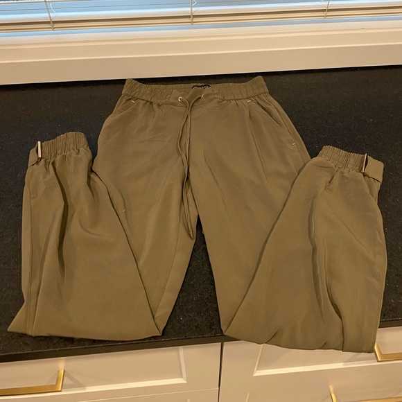 DYNAMITE GREEN PANTS - Picture 3 of 6